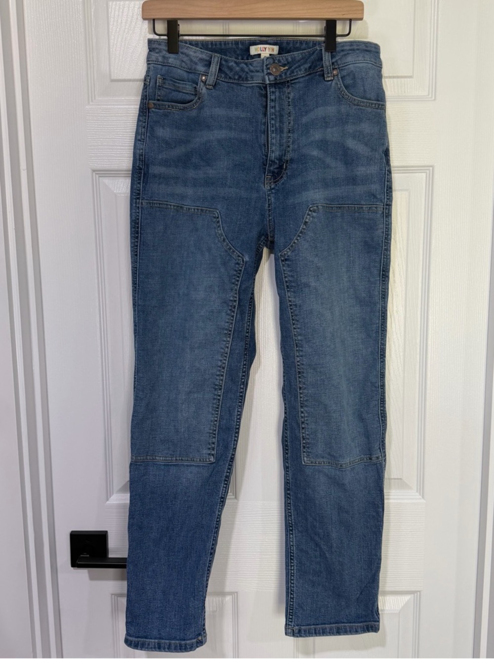 Women’s Blue Straight-Leg Jeans with Subtle Paneling